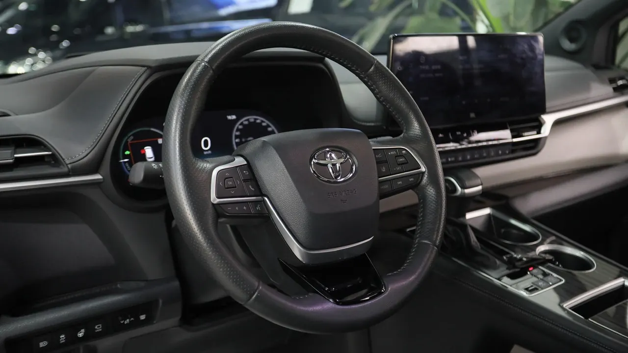 Toyota 2023 Grevia HYBRID 2.5 Stepless Flagship VIP Edition Automatic Gear 4