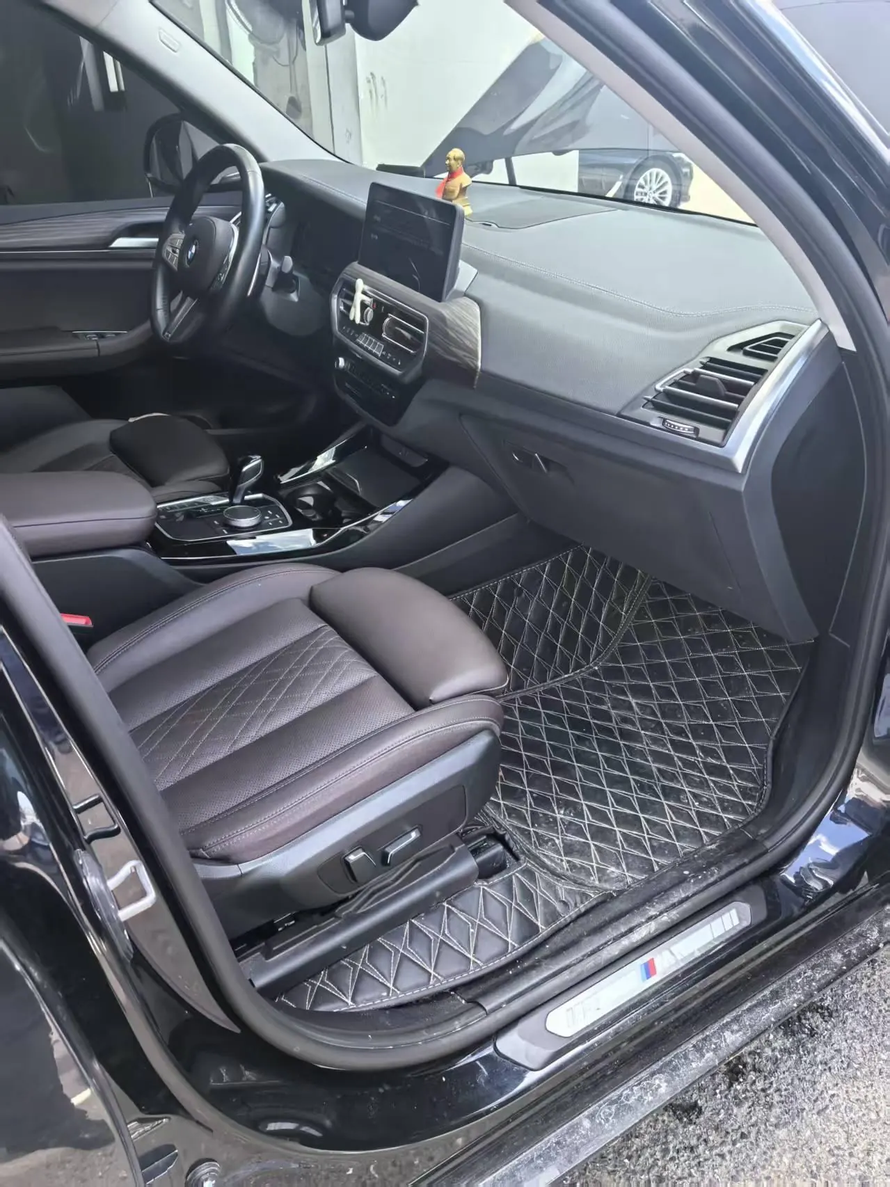 BMW 2023 X3 xDrive30i 2.0T Leading M Obsidian Night Kit (Changed) Automatic Gear 3