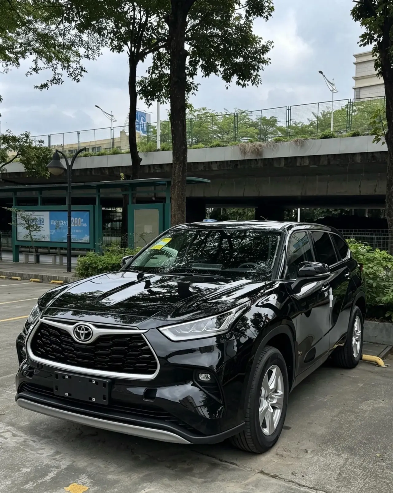 Open image lightbox: Toyota 2026 Highlander Dual Engine 2.5 Stepless Intelligent Electric Hybrid Four-wheel Drive Deluxe Edition 7-seat Automatic Transmission