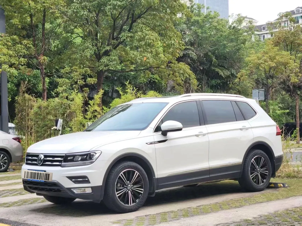 Volkswagen 2021 Tiguan L 2.0TSI 330TSI Two-Drive Smart Edition Automatic Gear - View 1