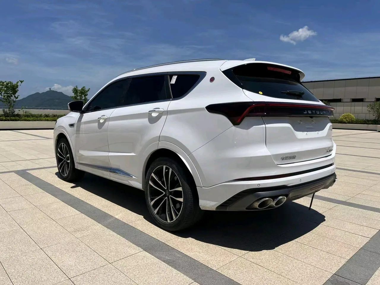 Jetour 2023 X70 PLUS 1.6T strong PLUS5 automatic gear 6