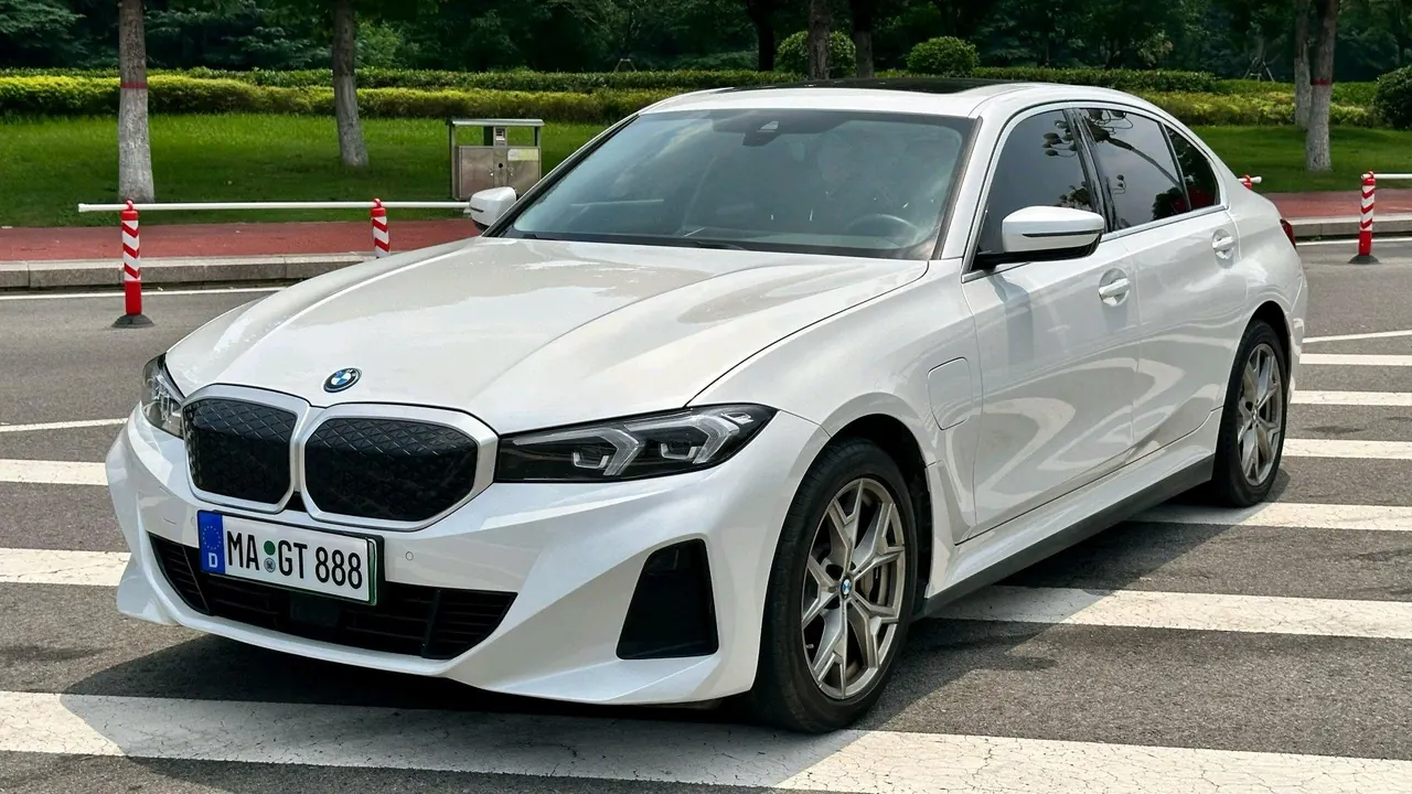 BMW 2024 i3 eDrive 35 L automatic gear - View 1