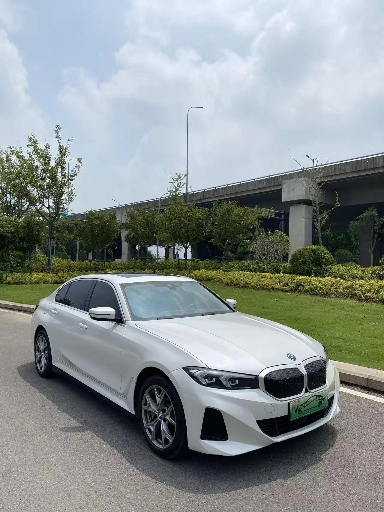 BMW 2024 i3 eDrive 35 L automatic gear 3