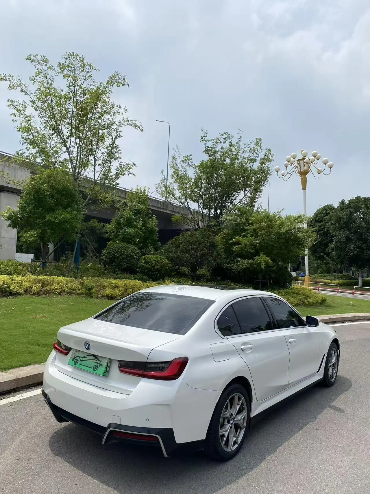BMW 2024 i3 eDrive 35 L automatic gear 4