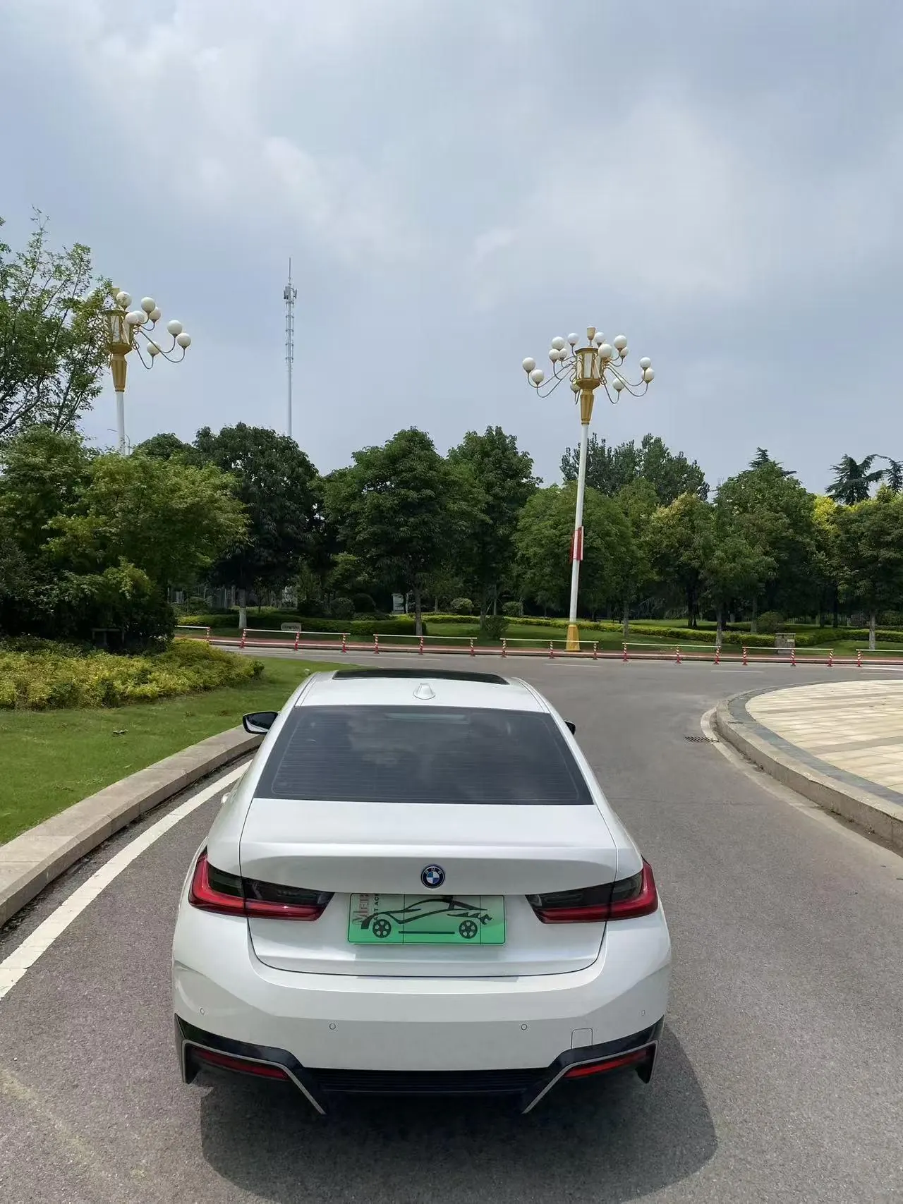 BMW 2024 i3 eDrive 35 L automatic gear 5