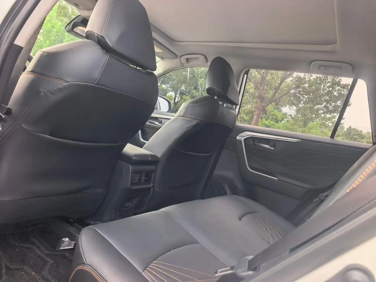 Toyota 2024 RAV4 Rongbo 2.0 Stepless Two-Drive Fashion Plus Edition Automatic Gear 5