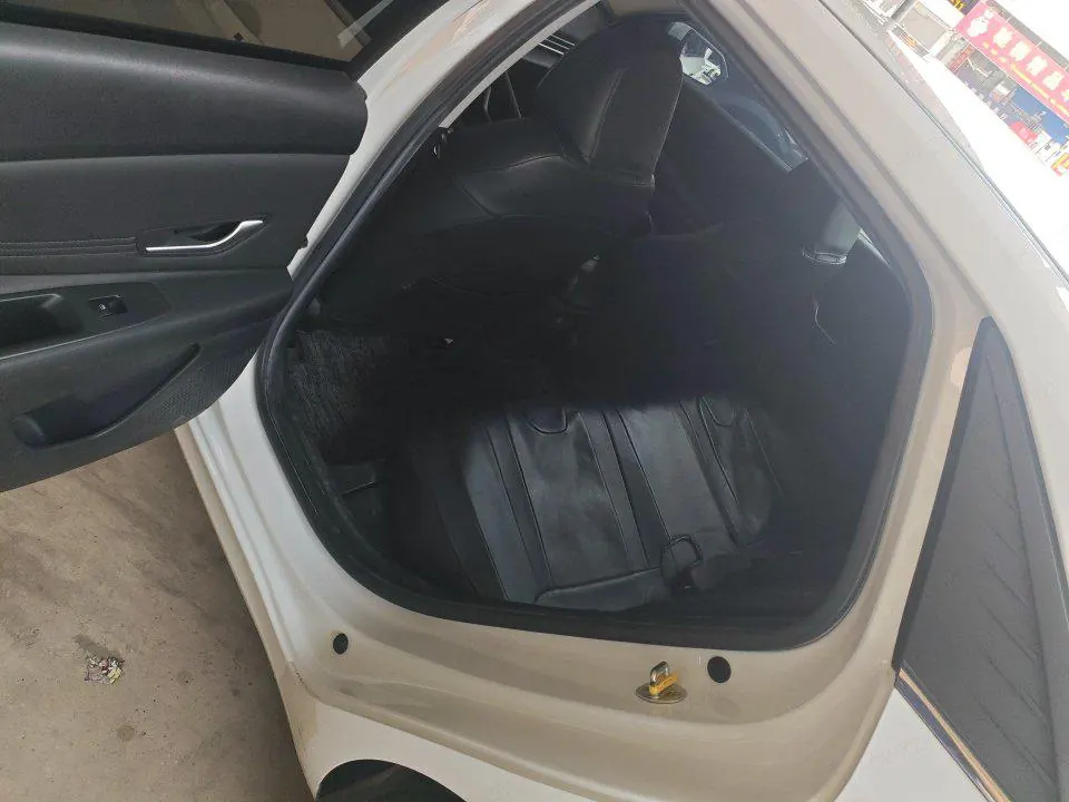Hyundai 2021 Elantra -3-compartment 1.5 stepless LUX premium automatic gear 5