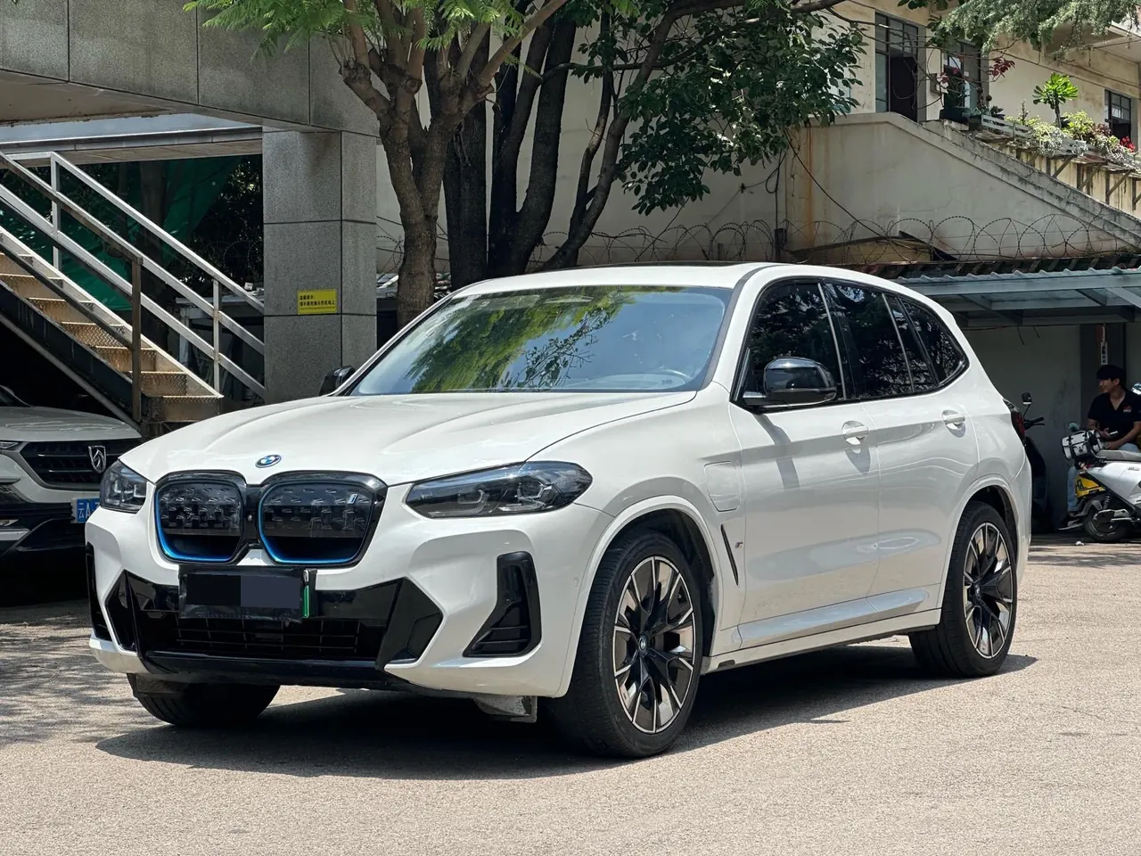 Открыть галерею: BMW 2022 iX3 Creat Collar Automatic