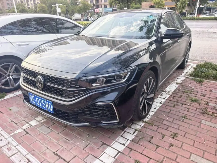 Open image lightbox: Volkswagen 2022 Passat 2.0TSI 330TSI Star Premium Edition Automatic Gear