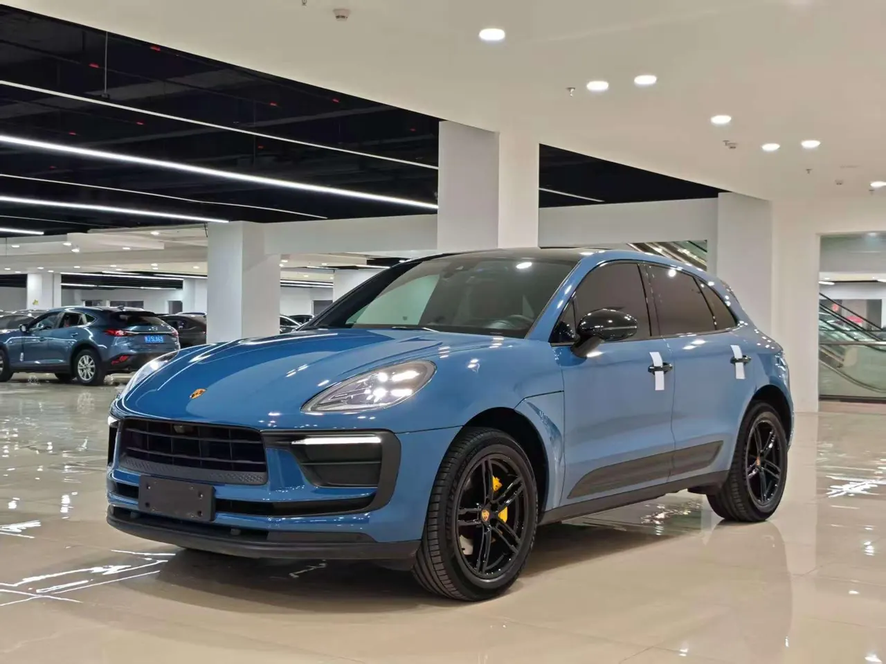 Porsche Macan (Imported) 2022 Macan 2.0T Automatic Gear - View 1