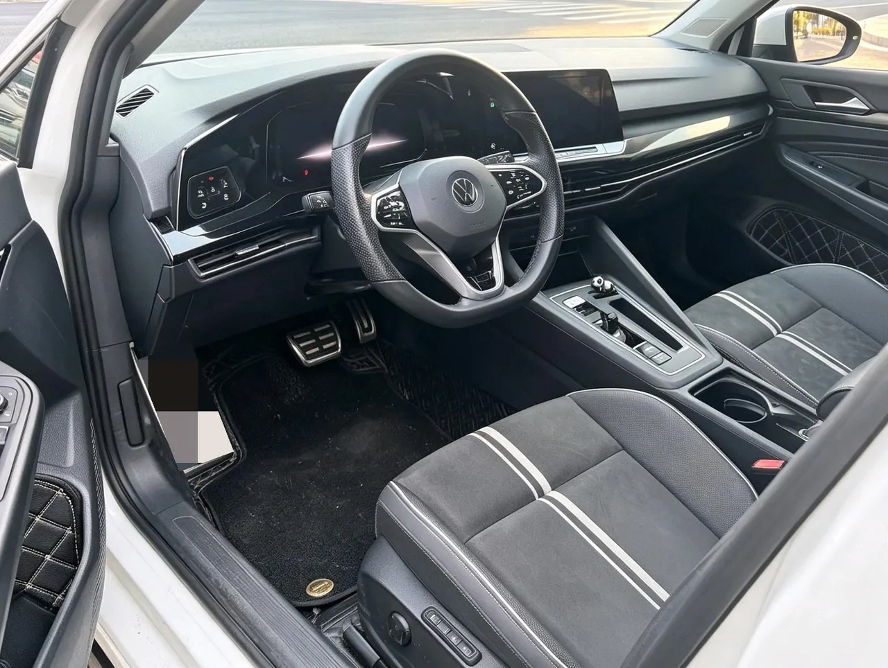 Volkswagen 2021 Golf 8 R-Line 1.4TSI 280TSI Automatic 3