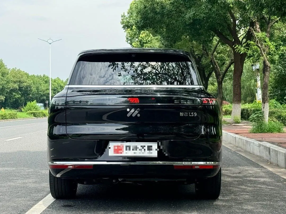IM 2026 IM LS9 52 Ultra Automatic 2