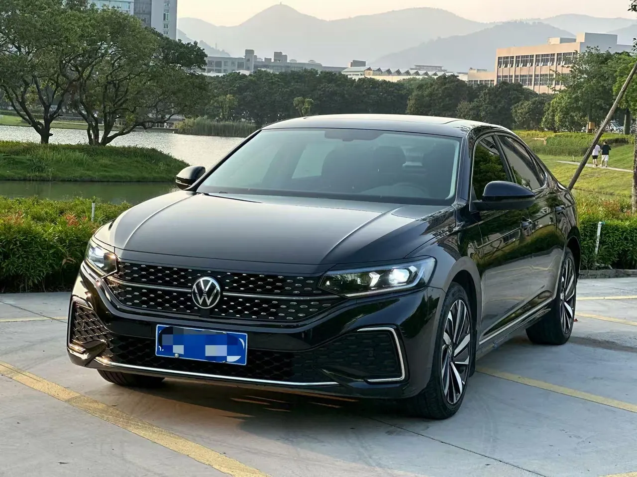 Open image lightbox: Volkswagen 2022 Passat 2.0TSI 330TSI Star Elite Edition Automatic Gear