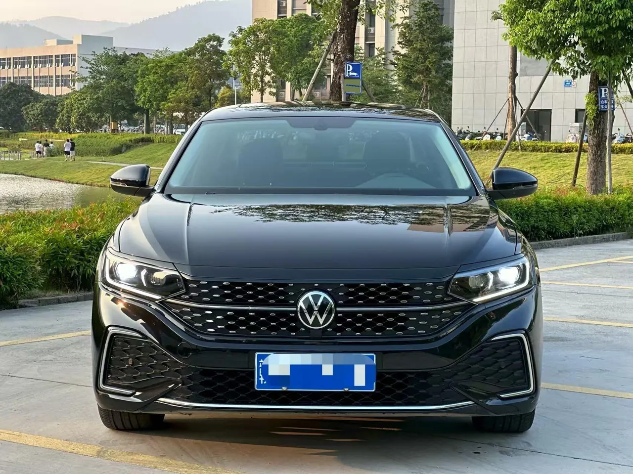 Volkswagen 2022 Passat 2.0TSI 330TSI Star Elite Edition Automatic Gear 2