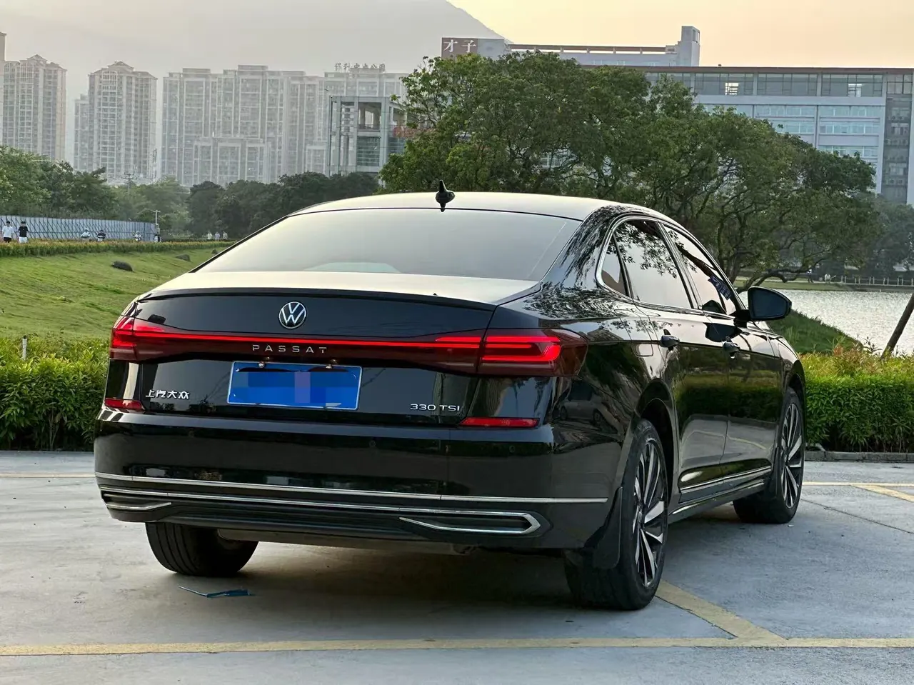 Volkswagen 2022 Passat 2.0TSI 330TSI Star Elite Edition Automatic Gear 3