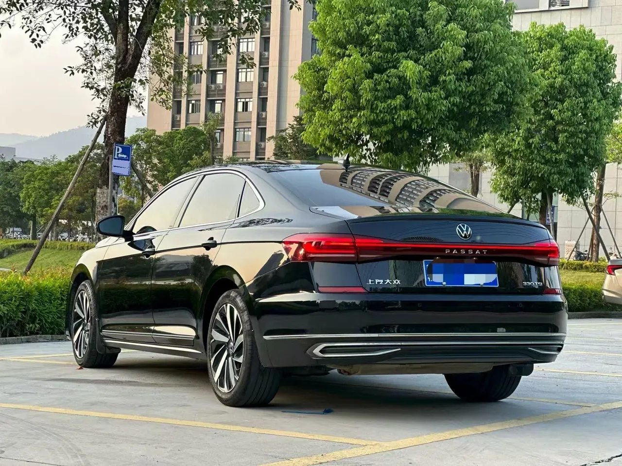 Volkswagen 2022 Passat 2.0TSI 330TSI Star Elite Edition Automatic Gear 4