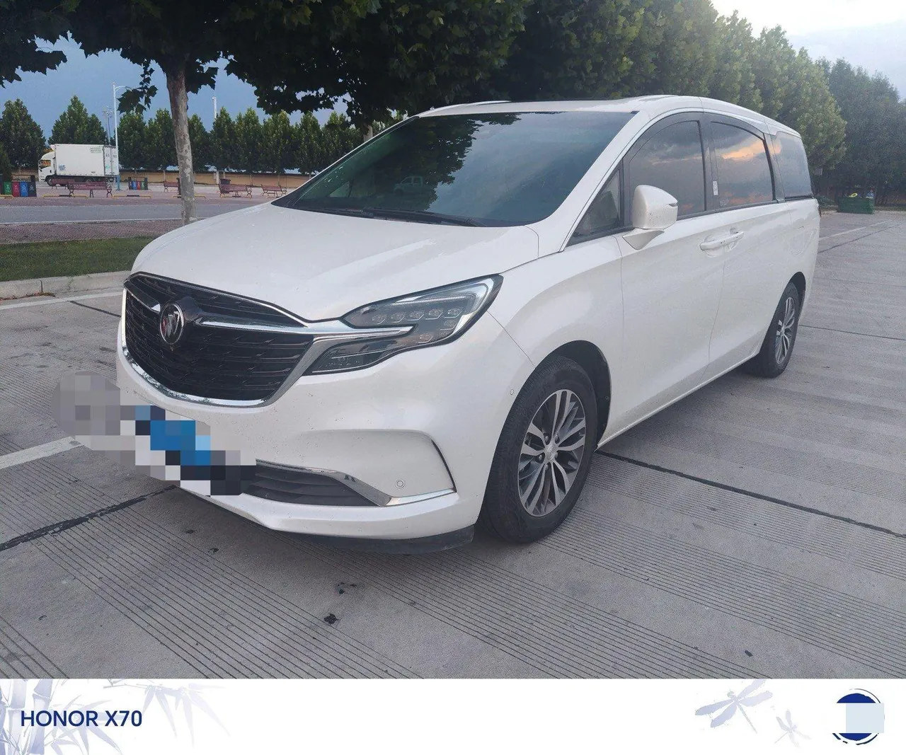 Buick 2022 GL8 ES Lu Zun 2.0T 653T Exclusive Automatic Gear - View 1