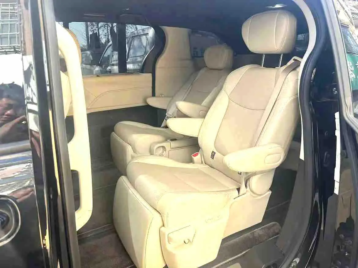 Toyota 2024 Sana 2.5 Stepless Four-wheel Drive Premium Edition Automatic Transmission 3