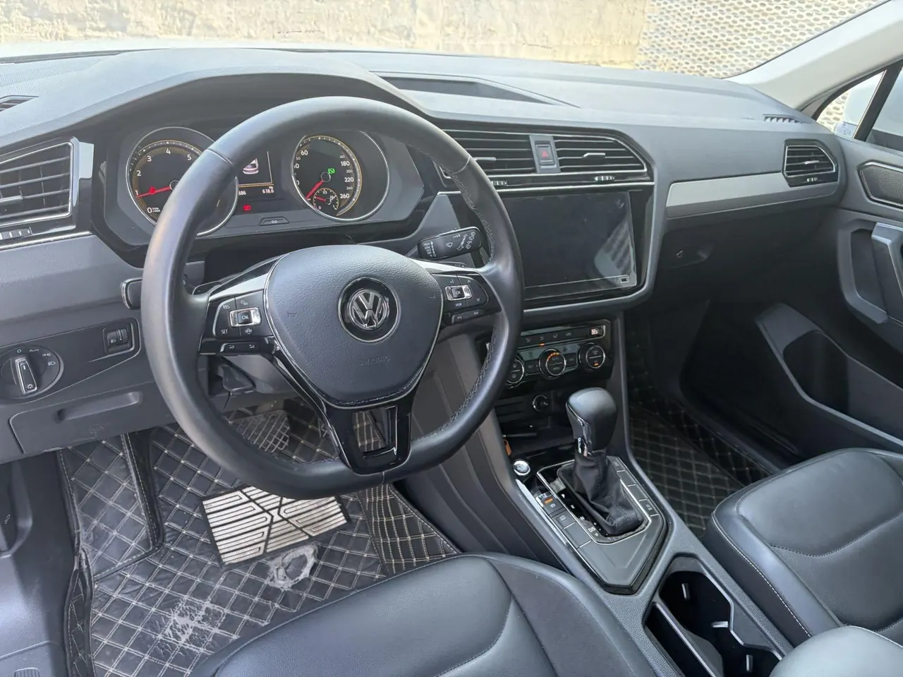 Volkswagen 2020 Tiguan L 2.0TSI 330TSI Two-Drive Panoramic Comfort Edition Automatic Gear 2