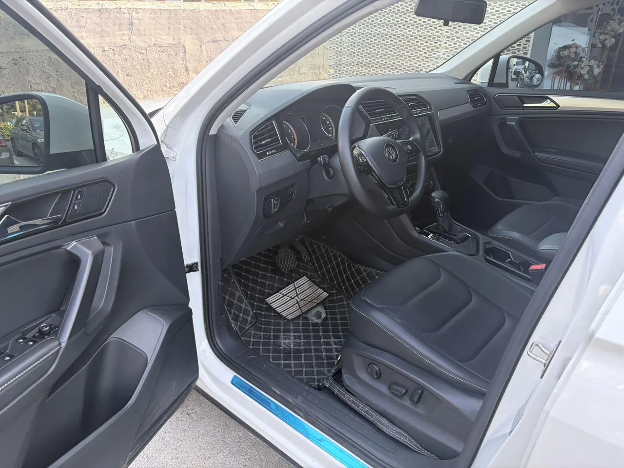 Volkswagen 2020 Tiguan L 2.0TSI 330TSI Two-Drive Panoramic Comfort Edition Automatic Gear 3