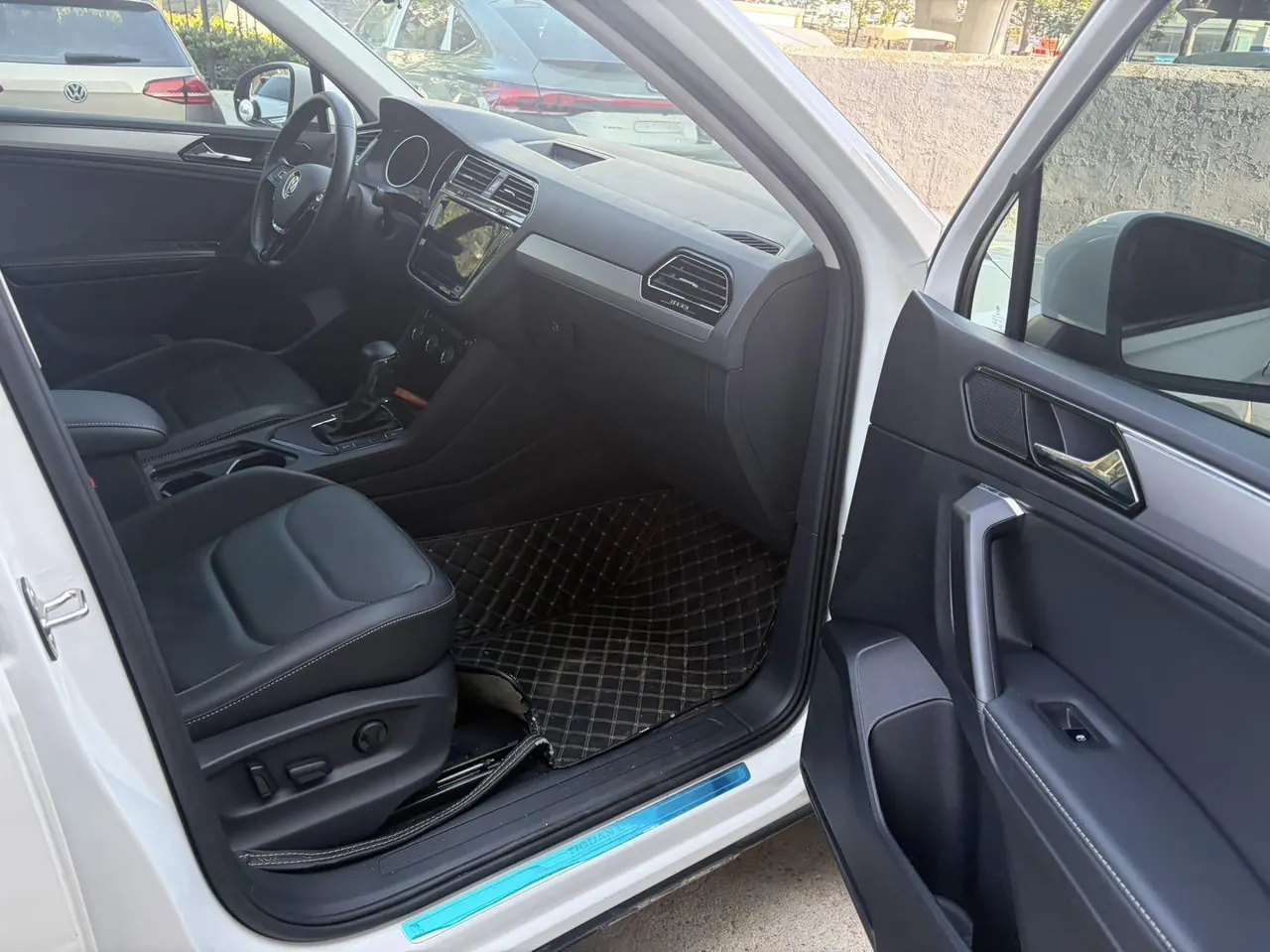 Volkswagen 2020 Tiguan L 2.0TSI 330TSI Two-Drive Panoramic Comfort Edition Automatic Gear 4