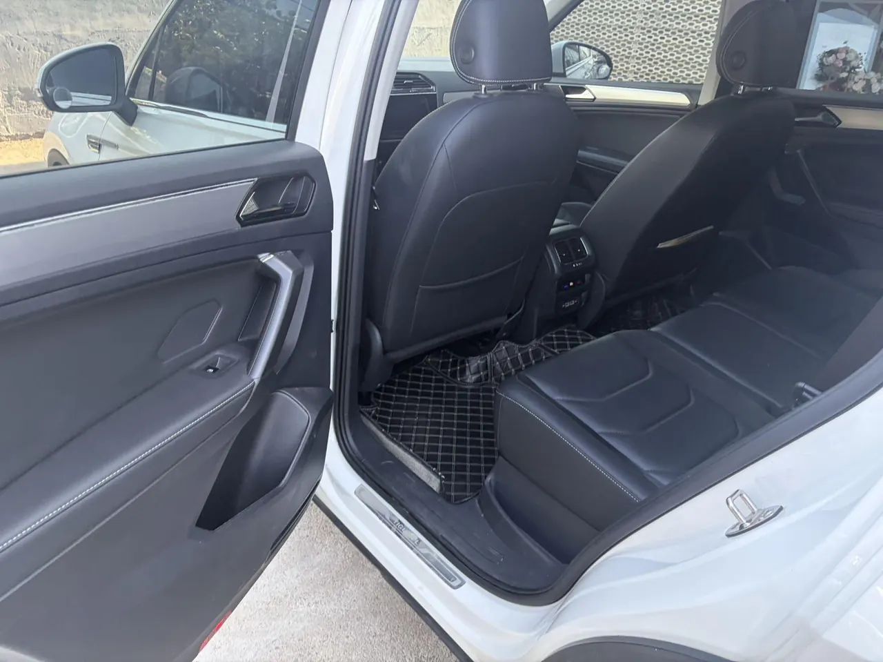 Volkswagen 2020 Tiguan L 2.0TSI 330TSI Two-Drive Panoramic Comfort Edition Automatic Gear 6