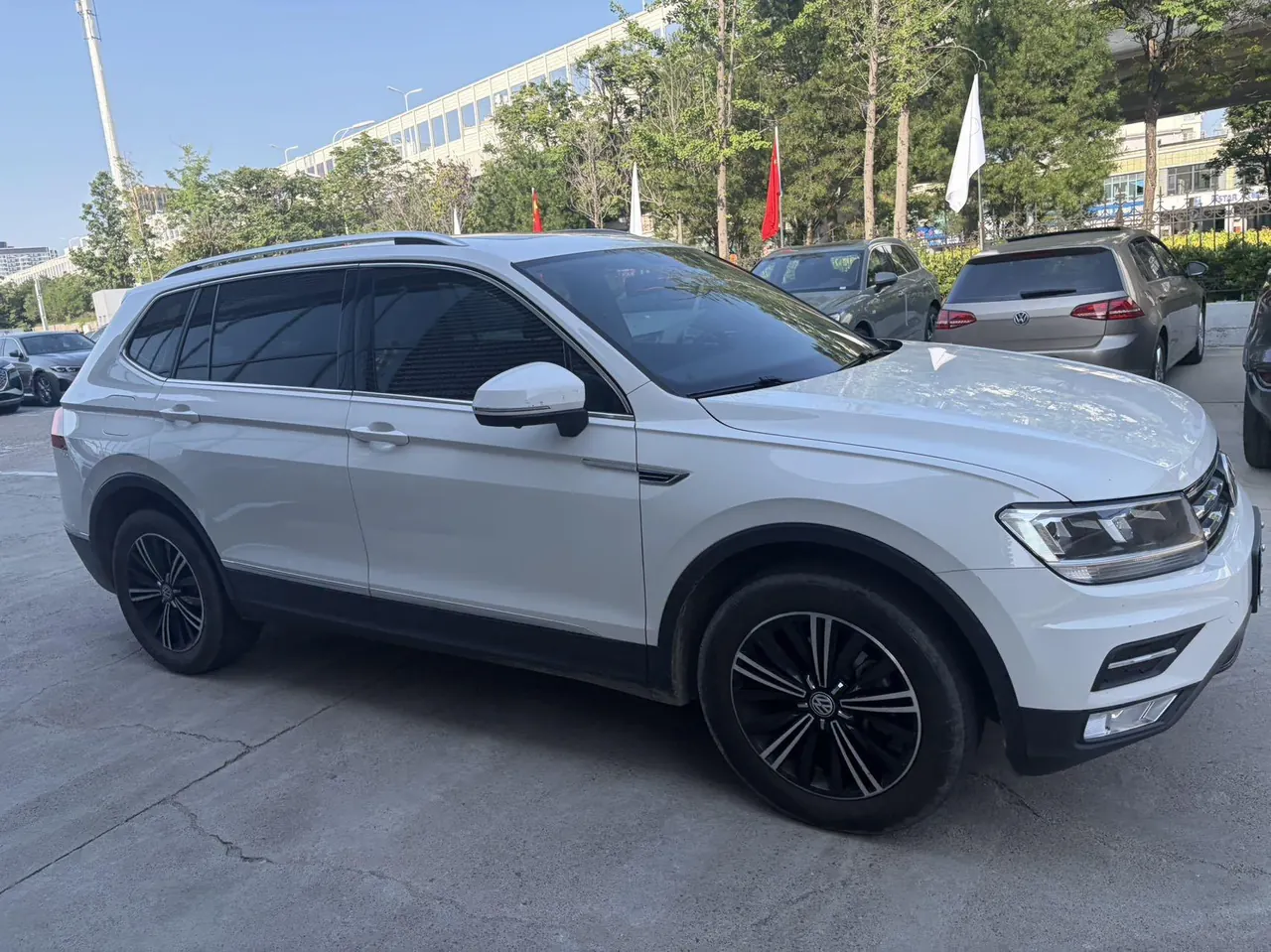 Volkswagen 2020 Tiguan L 2.0TSI 330TSI Two-Drive Panoramic Comfort Edition Automatic Gear 8