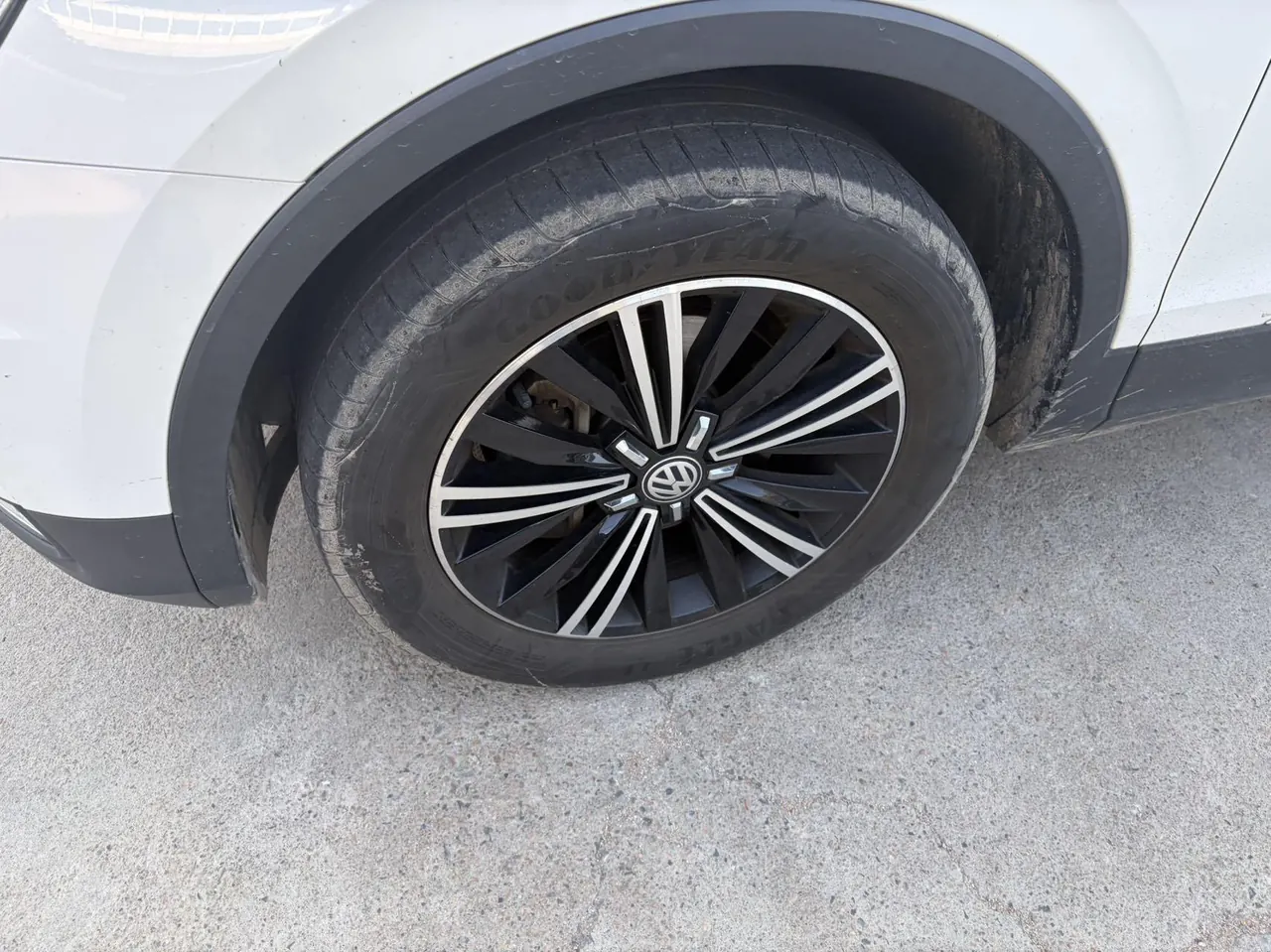 Volkswagen 2020 Tiguan L 2.0TSI 330TSI Two-Drive Panoramic Comfort Edition Automatic Gear 9