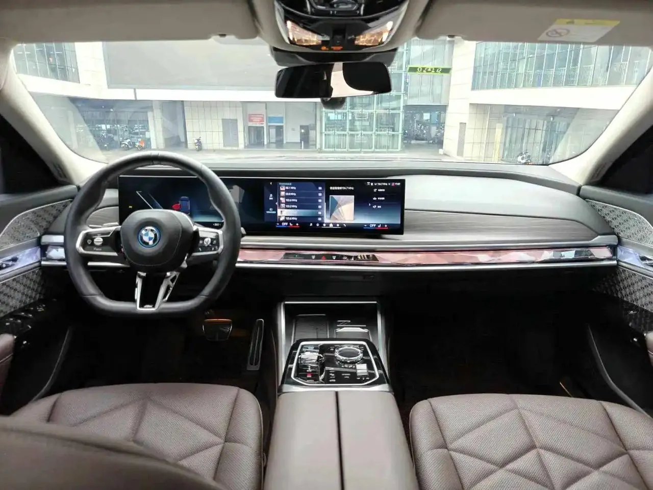 BMW i7 (Imported) 2023 i7 eDrive50L Leading M Sports Suit Automatic Gear 11