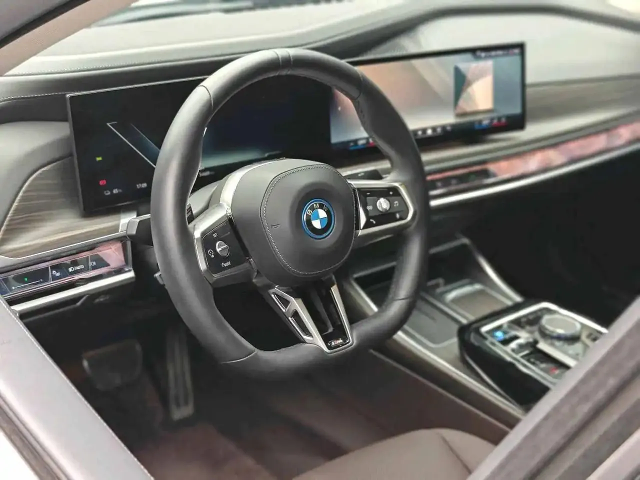 BMW i7 (Imported) 2023 i7 eDrive50L Leading M Sports Suit Automatic Gear 13