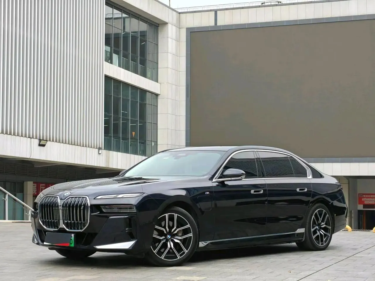 BMW i7 (Imported) 2023 i7 eDrive50L Leading M Sports Suit Automatic Gear 3