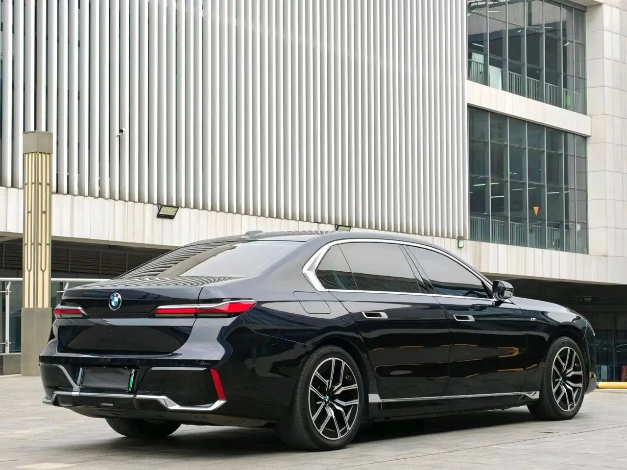 BMW i7 (Imported) 2023 i7 eDrive50L Leading M Sports Suit Automatic Gear 4