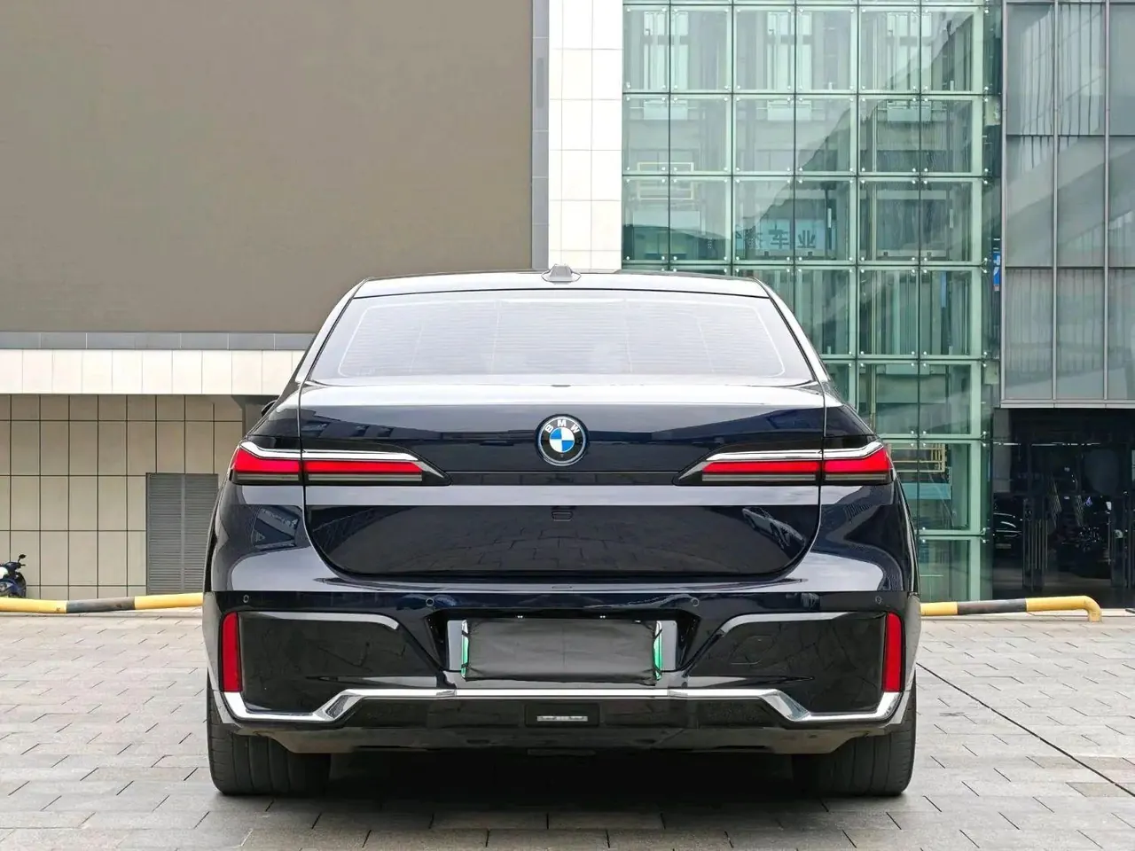 BMW i7 (Imported) 2023 i7 eDrive50L Leading M Sports Suit Automatic Gear 5