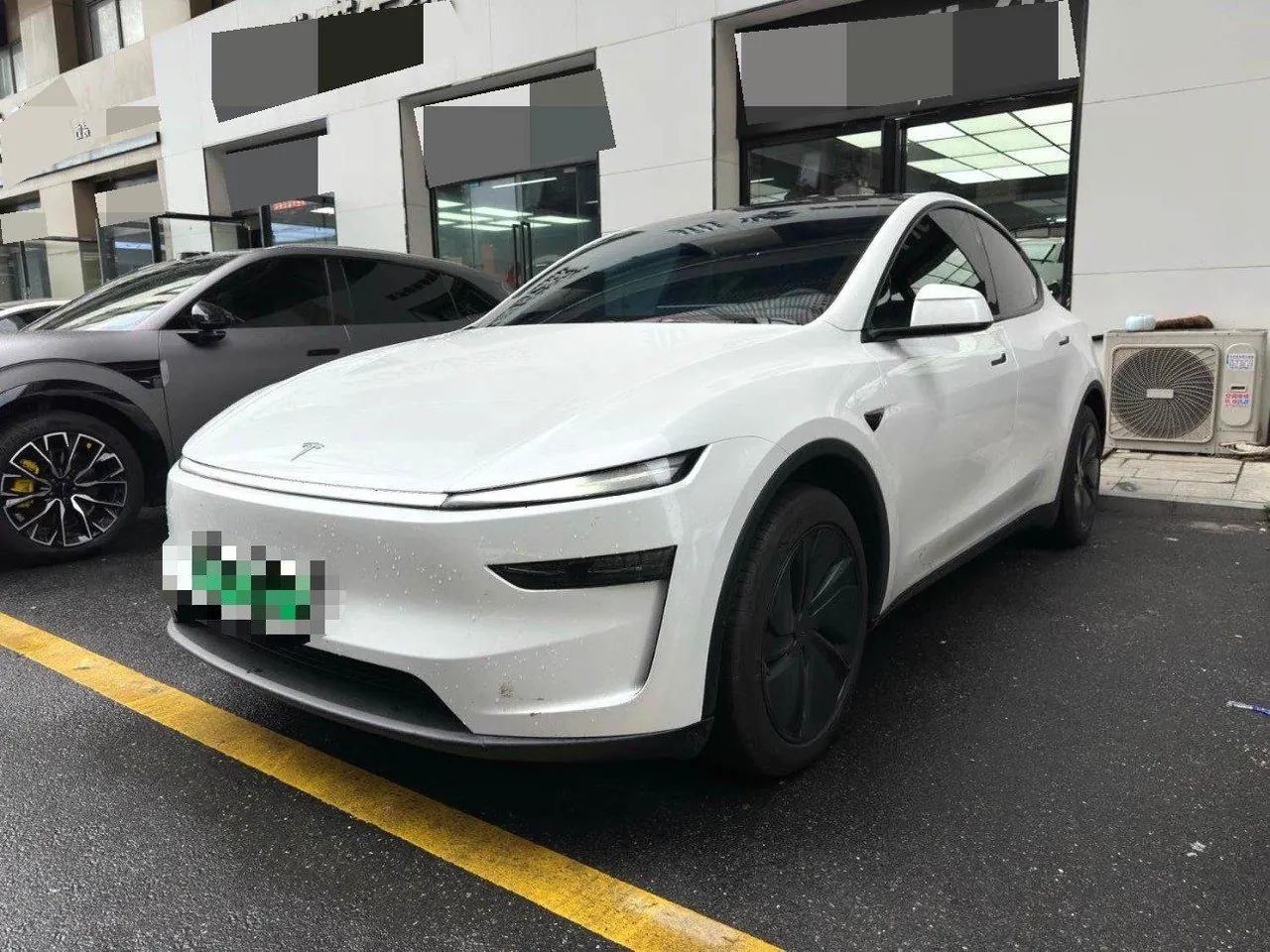 Open image lightbox: Tesla 2026 Model Y Rear-Wheel-Drive Automatic