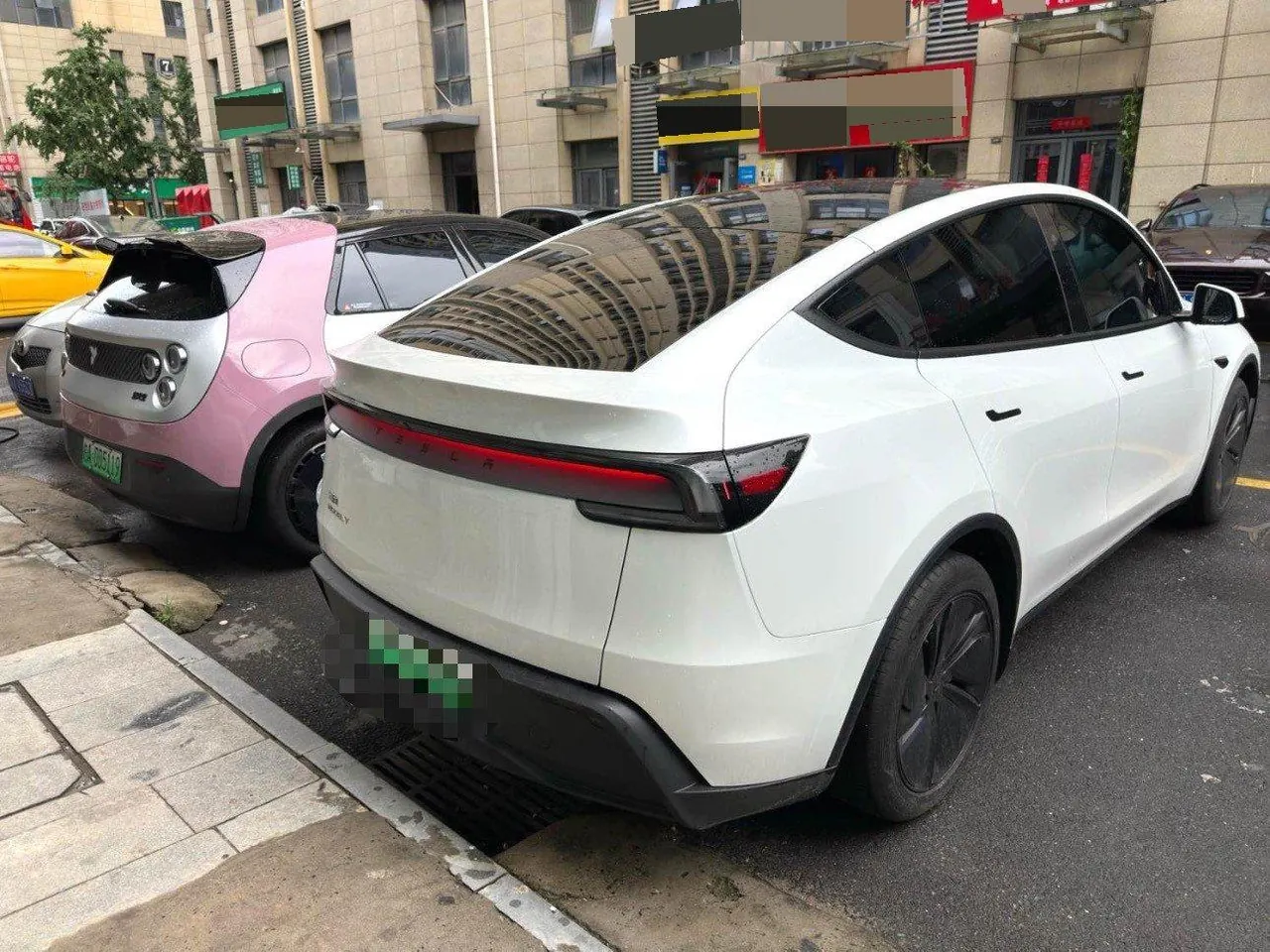 Tesla 2026 Model Y Rear-Wheel-Drive Automatic 4