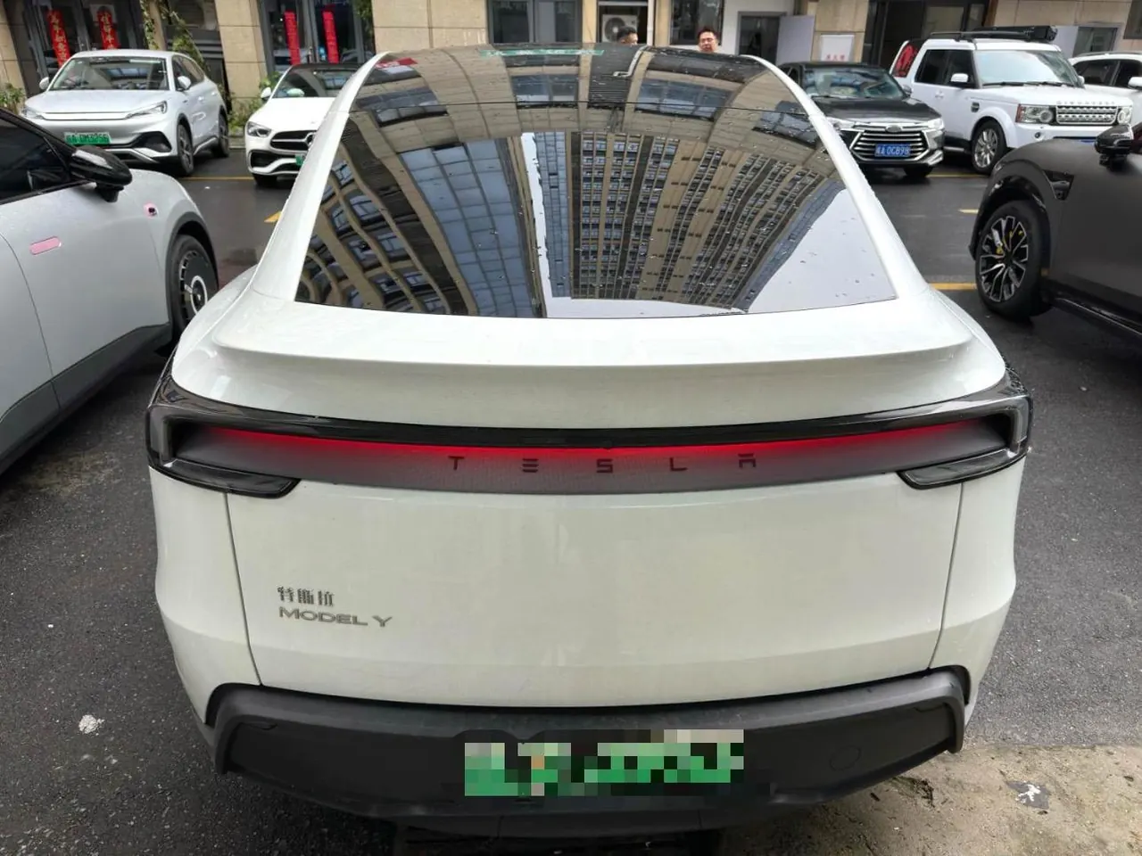Tesla 2026 Model Y Rear-Wheel-Drive Automatic 5
