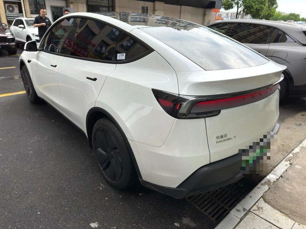 Tesla 2026 Model Y Rear-Wheel-Drive Automatic 6