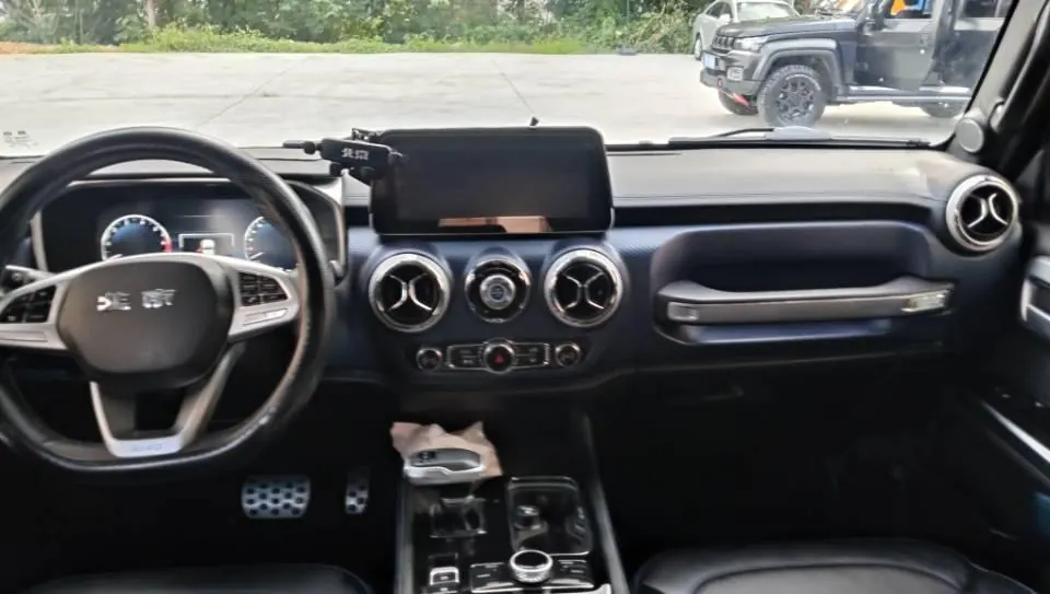 Beijing 2020 BJ40 2.0T 4-wheel drive city hunter version chivalrous automatic gear 5