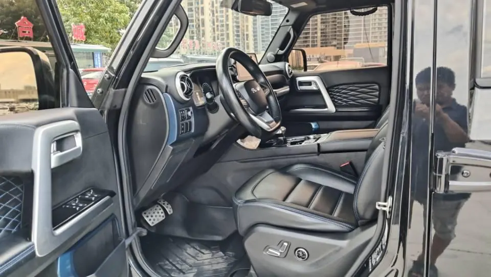 Beijing 2020 BJ40 2.0T 4-wheel drive city hunter version chivalrous automatic gear 6
