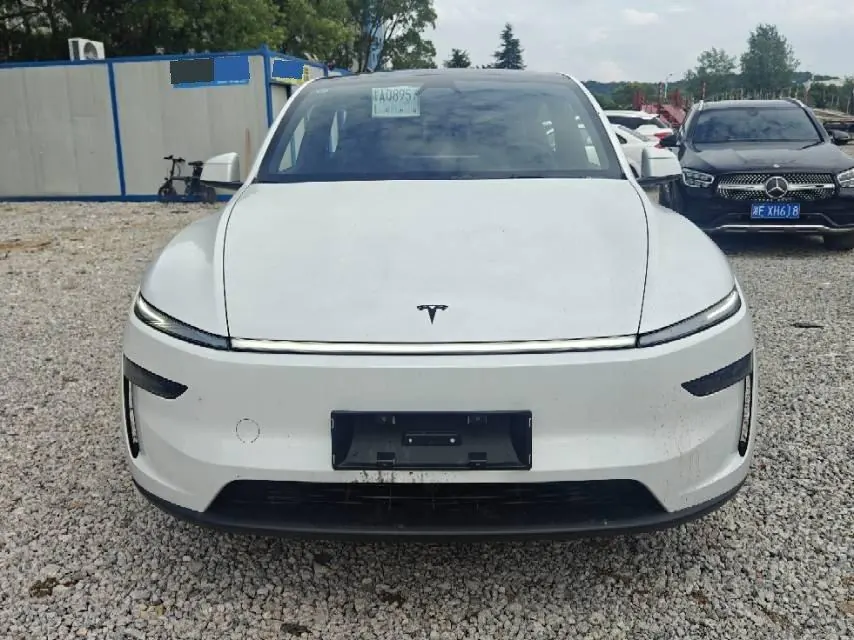 Tesla 2026 Model Y Rear-Wheel-Drive Automatic 2