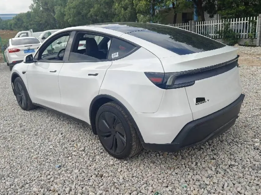 Tesla 2026 Model Y Rear-Wheel-Drive Automatic 3