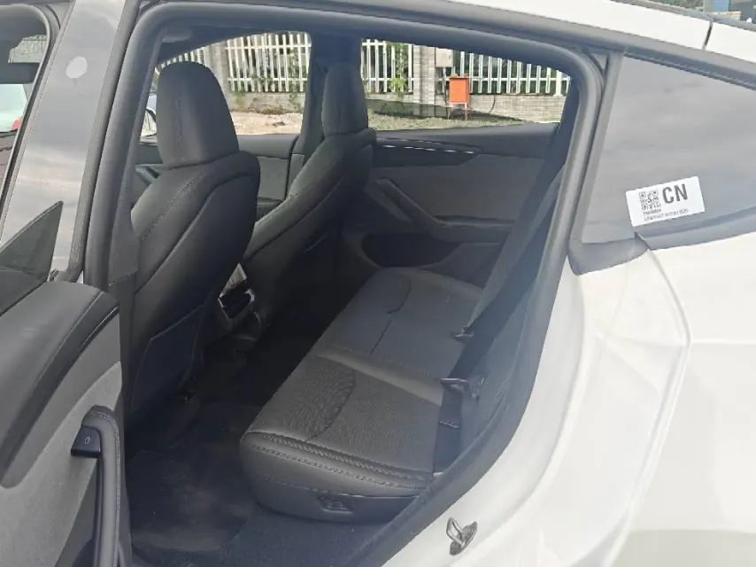 Tesla 2026 Model Y Rear-Wheel-Drive Automatic 5