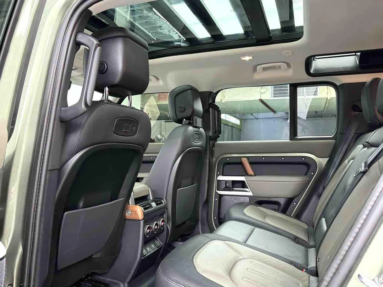 Land Rover Guard (Imported) 2022 Guard 110 48V 3.0T P400 X-DYNAMIC HSE Automatic Gear 7