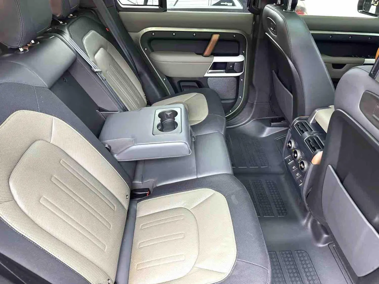 Land Rover Guard (Imported) 2022 Guard 110 48V 3.0T P400 X-DYNAMIC HSE Automatic Gear 9
