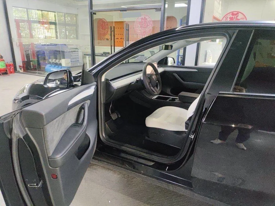 Tesla 2023 Model Y rear-wheel drive version automatic transmission 2