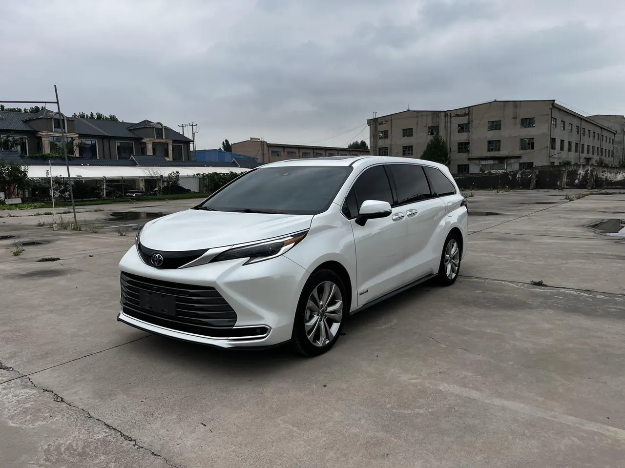 Open image lightbox: Toyota 2023 Sai 2.5 Stepless Premium Edition Automatic Gear