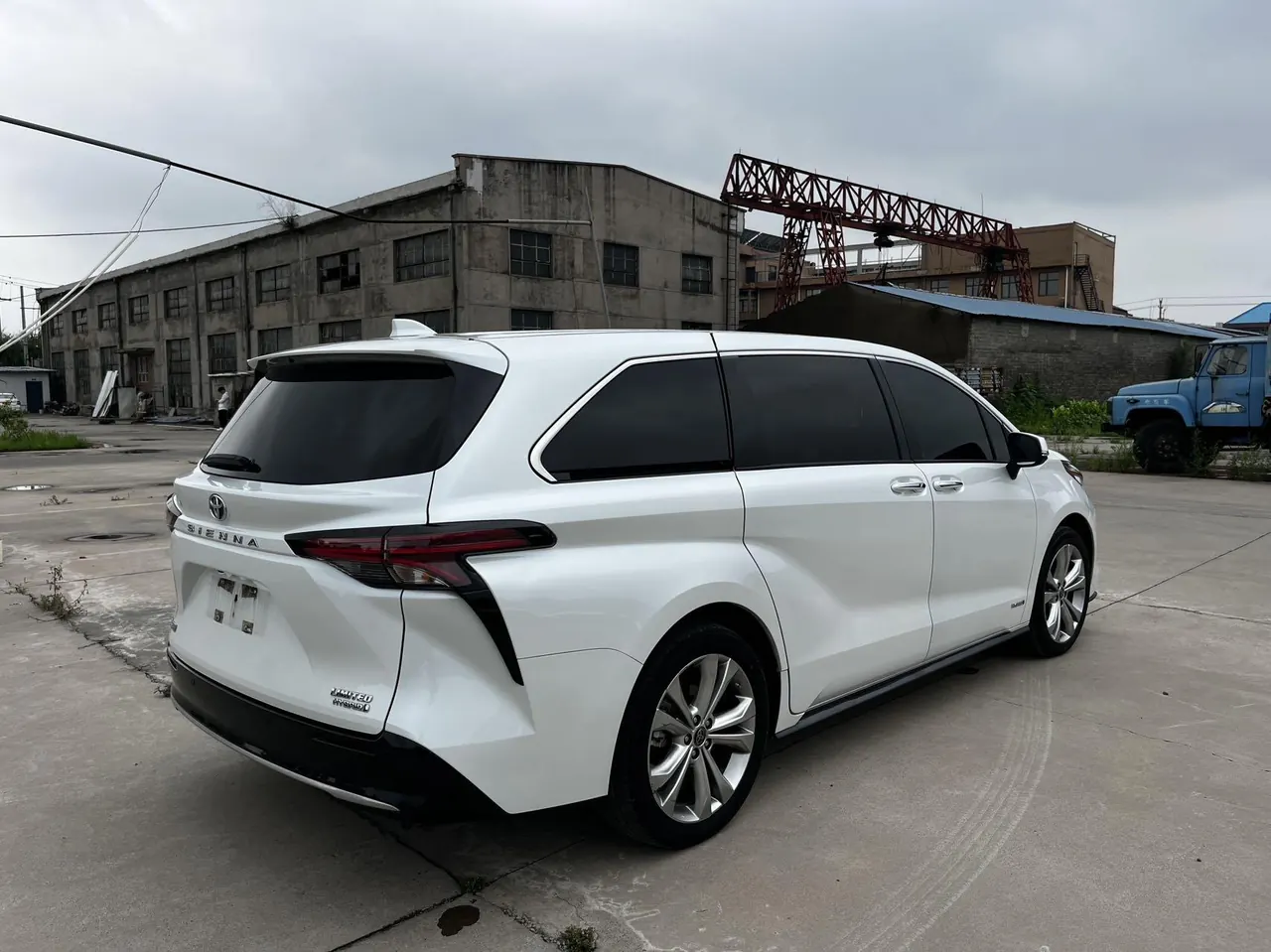 Toyota 2023 Sai 2.5 Stepless Premium Edition Automatic Gear 4
