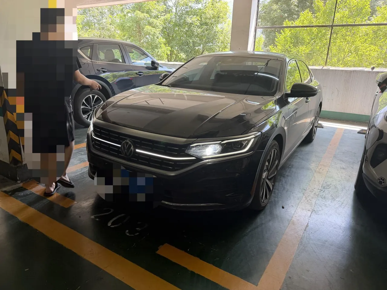 Volkswagen 2023 Passat 2.0TSI 330TSI Deluxe Edition (Modified) Automatic Gear - View 1
