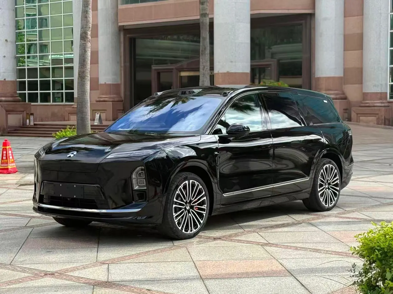 NIO 2026 ES8 6‑Seater Executive Signature Edition Automatic Transmission - View 1