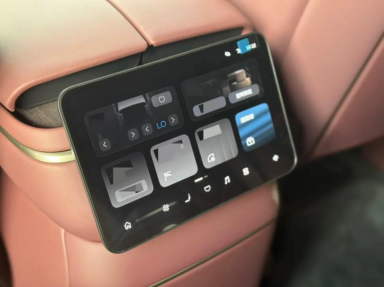 NIO 2026 ES8 6‑Seater Executive Signature Edition Automatic Transmission 10